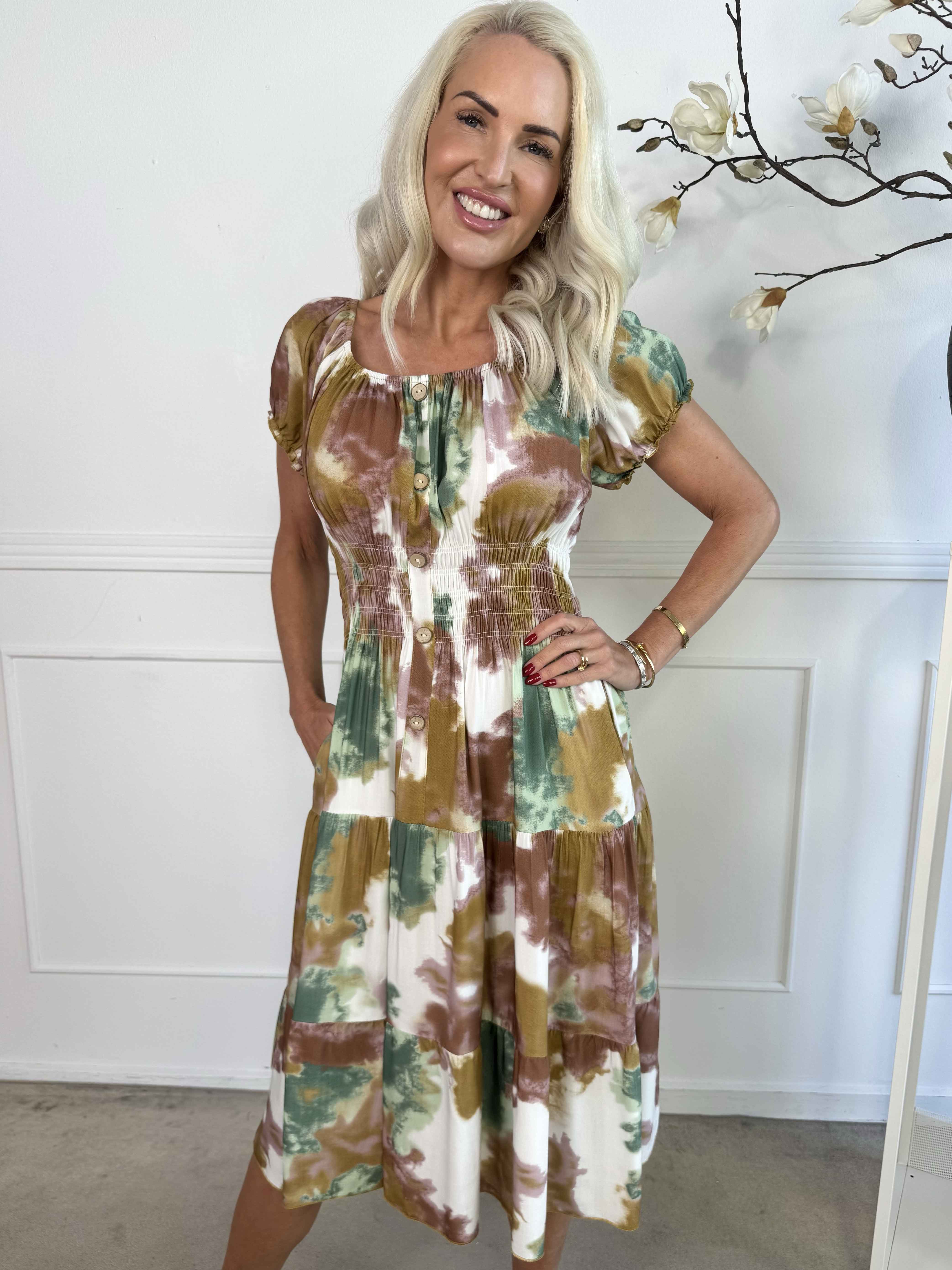 Leah - Flerfarvet kjole i viskose med pufærmer og lommer